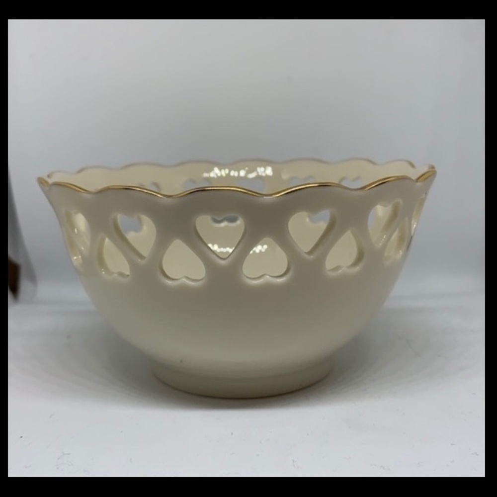 Lenox Hearts Collection Footed Small 24K Gold Trim Bowl - Picture 13 of 13